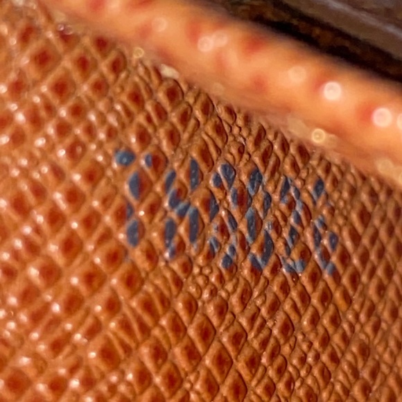 Louis Vuitton Wallet - Picture 6 of 6